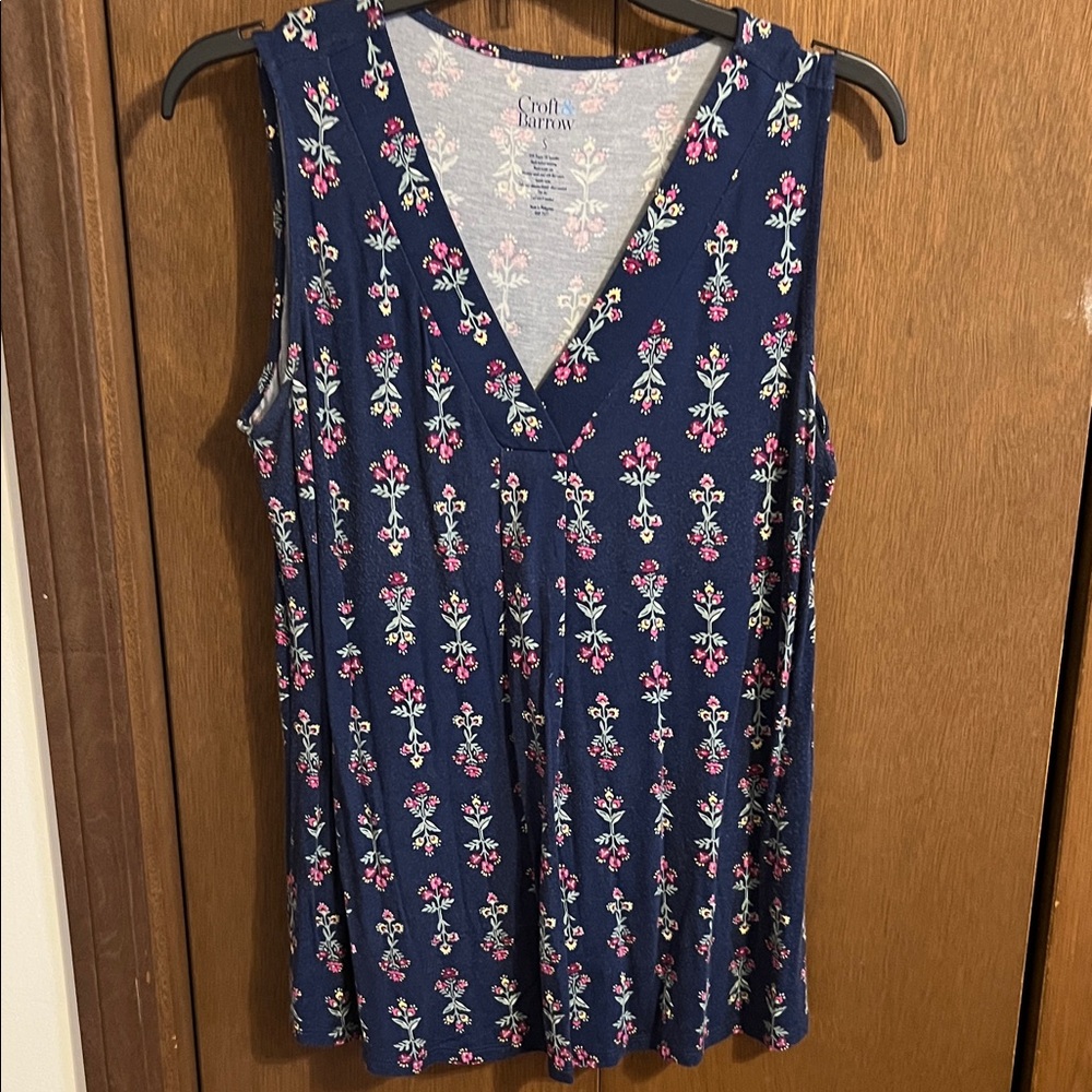 Crown & Ivy Navy Floral Sleeveless Blouse